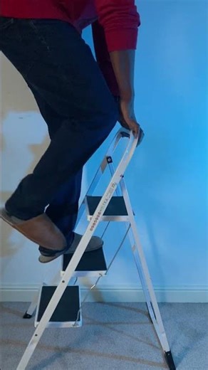 The Ultimate 3-Step Folding Ladder: Stability & Strength for Every Task! 🏠🛠️
