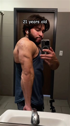 21 year old bodybuilder 💪🏽