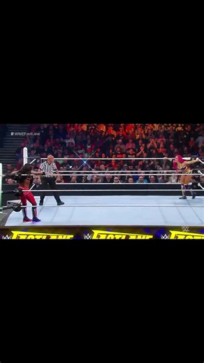 WWE women's superstar Sasha banks and Naomi what a amazing fight in the ring WWE #fyp #wwe #sports #fight #wrestling #viral #like #entertainment #viraltiktok #foryoupage