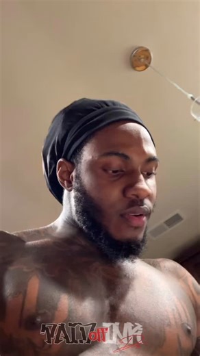 @paid.dra on Instagram: "I’m feeling Jolly about it to🎅🏽🎄😂 #HappyHolidays #xmas"