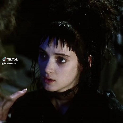 Lydia Deetz: Unveiling the Beetlejuice Aesthetic