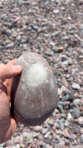 Meteorite-deformed pebbles!