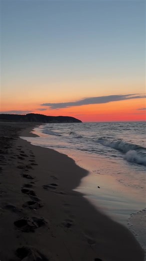 Serene Sunset Over the Ocean: Embrace the Calm