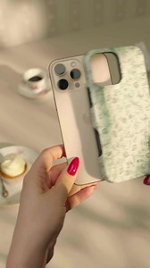 L’amour au premier regard. Ajouté au panier la seconde suivante. Avec des designs originaux et décalés sur les coques de téléphone, les batteries externes et les mugs et bouteilles, Alice est la collection que vous n’imaginiez pas, mais dont vous ne pourrez pas vous passer. Commandez vos produits préférés sur burga.fr | BURGA