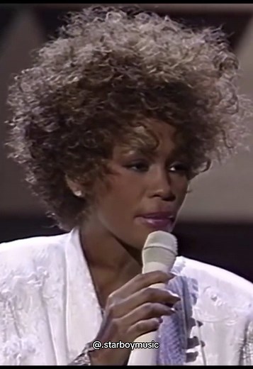 we miss you Whitney… #whitney #whitneyhouston #allatonce #live #thevoice Whitney Houston - All At Once (live at AMA's 1987)