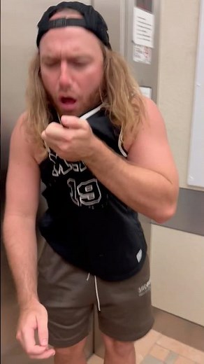 Fartbomb Prank in Lift! 😂 #shorts
