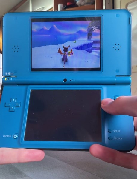 Playing PSX / PS1 on the DSI (Spyro 3)
