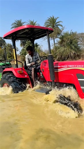 Mahindra YUVO 4x4 Pulling Johndeere 5105 in Deep Water | Ballubhai