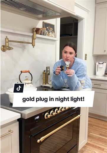 vintage looking plug in automatic night light 🤯💪🏽🎉 • sourced at the top of my page! • #kitchenhack #homefinds #amazonfinds #amazonhome #homehacks