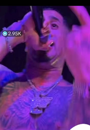 Michael le canta a La perversa en RD #michaelflorees #michaelflores #maypa #laperversa #parati