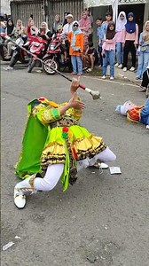 Aksi Kayang Mayoret Cantik