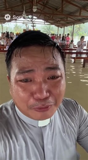 VIDEO DO CÔNG NGHỆ TẠO RA, KHÔNG CÓ THẬT Có nhiều người nhắn tin gửi file, link, gọi điện hỏi: có phải một Linh mục ở Philippines đã khóc vì những cơn bão liên tiếp kéo đến. Thật tội nghiệp. Tôi liền trả lời: GIẢ MẠO, KHÔNG THẬT. Họ dùng công nghệ trí tuệ nhân tạo (AI), nhất là phần mềm Sora để tạo ra thước phim như thật này. Lm Jos Chính Trực dự đoán: trong thời gian tới, cũng không lâu nữa đâu, sẽ xuất hiện ồ ạt những video giả mạo, làm sai lạc đức tin, những video không có trong thực tế, nhưn