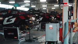 #WRC #ラリージャパン🚗🇯🇵 ドライバーたちがレッキに出かけている間、サービスパークでは設営作業と、 #GRヤリス Rally1 HYBRIDの整備が行われています。 ラリージャパン開幕まであと2日!! TGR #RallyJapan 特設サイト ➡️ https://toyotagazooracing.com/jp/wrc/special/2024/rally-japan/ #TOYOTAGAZOORacing #PushingTheLimitsForBetter #WRCjp TOYOTA / トヨタ自動車株式会社 | TOYOTA GAZOO Racing