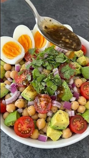 Powerful Chickpea and Egg Bowl 🥚 #healthylunch #food #mealplan #healthyfood
