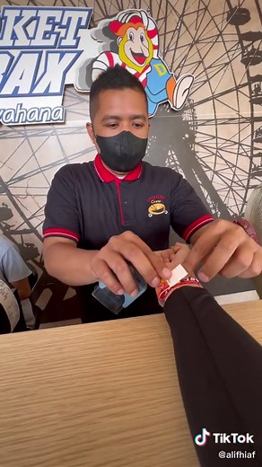 Stylish Hijab Tutorial: Segi Empat and Pashmina Styles