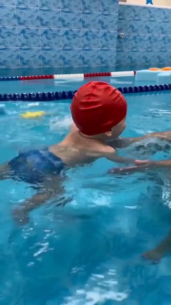 This Pool Challenge Ended in the Sweetest Hug! 👶💦🏊✨ — #ToddlerSwimming #SwimmingClass #WaterSafety