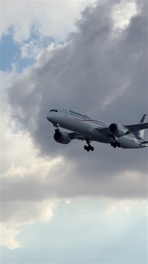 Aeromexico Boeing 787-9 Landing at Mexico City