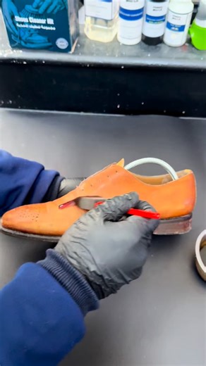 ✨ Rénovation des chaussures Richelieu Nettoyage profond, soin du cuir, recoloration et finition brillante. Résultat : une paire comme neuve. 👞🔥 📍 KENENTI — Réparation & restauration premium | Kenenti