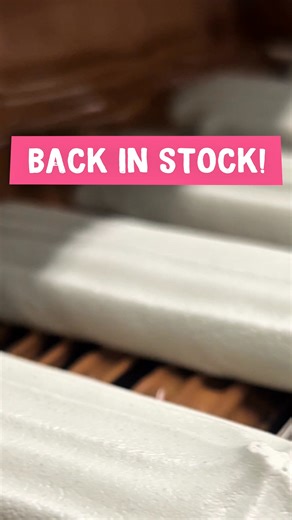 ✨ Flavour of the Month: Dubai-Style Chocolate ✨ Our Dubai-Style Chocolate Meringue Bar has returned for February! ✨ A light, indulgent meringue bar coated in silky milk chocolate with a beautiful pistachio-inspired flavour… and the best part? It’s only 96 calories! 🌟 🍫 Only 96 calories per bar 🌈 Natural colours and flavours 🌱 Vegetarian 🙅‍♀️ Nut-free (all the taste, none of the nuts!) 🙅‍♀️ Gluten free ♻️ Recyclable packaging 📦 Free UK delivery Get yours before they sell out! | Flower & Wh