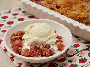 Strawberry Rhubarb Crisp