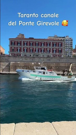 #teotime #travel #immaginidellario Taranto vecchia il canale del ponte girevole #puglia #taranta