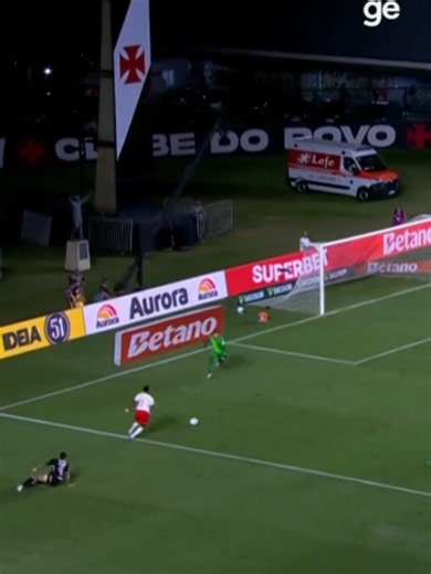 Saldivia erra recuo para o goleiro em mais uma partida, e o Bragantino faz 3 a 0 sobre o Vasco em São Januário. #futebol #vasco #bragantino #brasileirão #ge