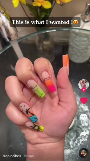 My anxiety didn’t let me tell her that I didn’t like them Lmaoo I just wanted to join the trend😭🥺💅🏼 #greenscreen #trend #sihaysolhayplaya #nails #cosassad