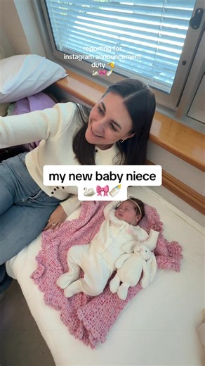 we got the shot 🦢🎀🍼 absolutely losing it over my new baby niece 💖💖💖💖💖💖💖💖💖