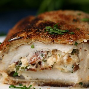 Hühnchen mit Bacon UND Alfredo-Füllung? Boah ja! | Einfach Tasty