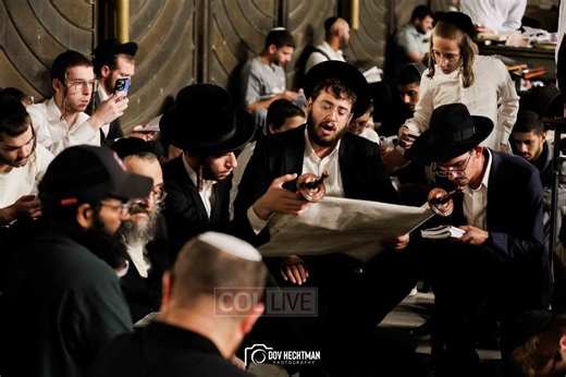 Eicha Read at the Kotel in Jerusalem