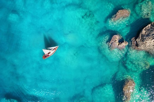 The Real Reason Why Some Ocean Water Is More Turquoise Than Others