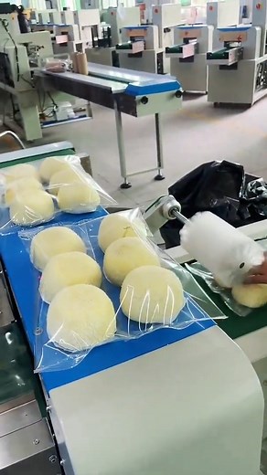 3.4K views | Automatic cakepastry packing into box machine #mechanic #auto #mechanicsteve #inspiring #motivation #handwashchallenge #mechaniclife | Worker amazing | Facebook