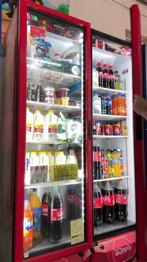 Día de Trabajo en la Tienda: Limpieza y Proveedores