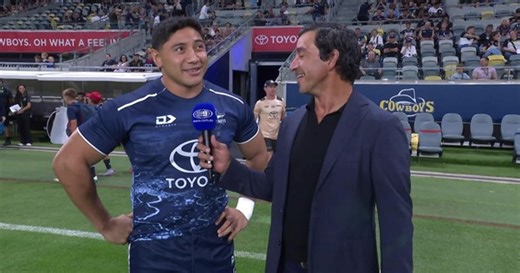 Taumalolo chats to Jonathan Thurston ahead of breaking club appearance record