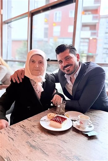 389K views · 6.8K reactions | S’ka si nëna zemra që të do pa kushte dhe pa kufi. Nëna është drita e shtëpisë, Dashuria e nënës është bekimi më i madh. | Arton Mazrreku | Facebook