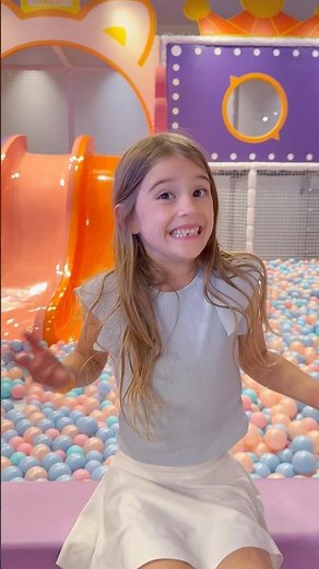 6 or 7 million Balls in this 🤩Amazing ball-pit‼️