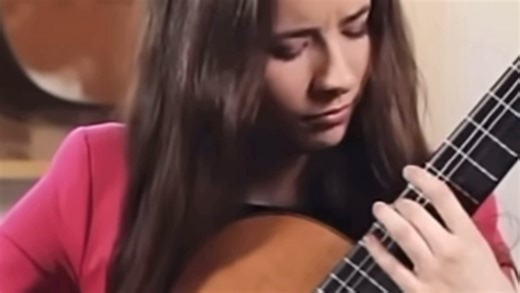 阿斯图里亚斯的传奇古典吉他独奏#古典吉他 #吉客吉他 #吉客吉他定制 #阿斯图里亚斯的传奇 #等等我先摆好造型