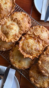 “Cheers”🥂 to our new Lunch Menu at Mojo’s! Try the Chicken & Leek Pies from Chef Fabiano—simple, hearty, and tasty. Come by and dig in! #NewMenu #mojos #kitchen #bar #Bottleshop #pies #chickenandleekpies | Mojos Bunbury