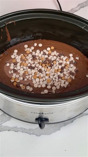 Easy crockpot chocolate lava cake everyone loves