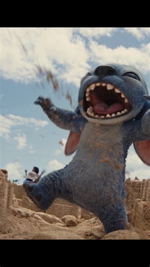 Gấp đôi độ quậy! Diễn viên Tiến Luật bùng nổ năng lượng khi lồng tiếng siêu quậy Stitch! Lilo Và Stitch dự kiến khởi chiếu trên toàn quốc từ 23.05.2025. Chần chừ gì mà không đặt vé ngay?! 🎟️ https://disney.asia/ozRDym. #LiloVaStitch | Walt Disney Studios