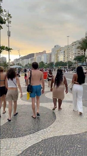 🇧🇷🌅 Sunset walk in Copacabana Beach ⛱️🌊 Río de Janeiro