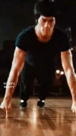 Bruce Lee performs a TWO-finger push-up. Insane balance. Total body control. 💪