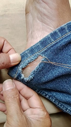 223K views · 253 reactions | A simple tutorial for sewing ripped jeans at the bottom. #fblifestyle #fypreels #reelsviral #tutorial #sewing #tips | Tips dan trik menjahit | Facebook
