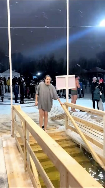 part731🧊#IceBath👙at Night😳Would You Dare This Cold Dip❄️#Freezing#Water🌊#Challenge Her Reaction Says