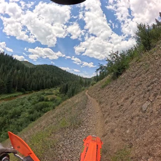 It’s not all hard enduro, we ride countless miles of flowing single track directly from the lodge every day! There’s nothing like gearing up at the lodge and heading out for an epic day 🎥 July 18, 2025 | Gold Creek Lodge