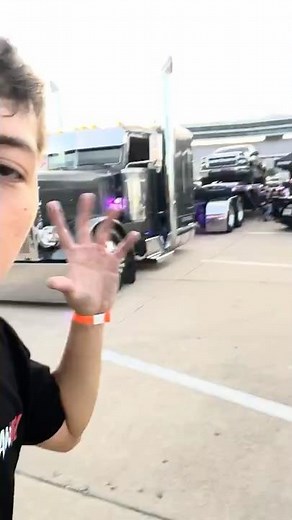 My Peterbilt setup at the October Madness Show😎