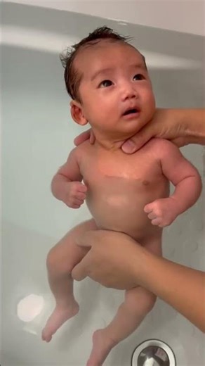 #初めてのお風呂 #ベビーバスタイム #赤ちゃんのいる生活 #0歳 #赤ちゃん #baby #babyshorts