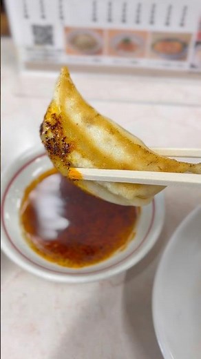 【宇都宮】餃子界のレジェンド「香蘭」が旨すぎた🥟✨外はパリッ、中は肉汁じゅわっ！この黄金の焼き目は反則級。1皿じゃ足りない、無限に食べられる伝説の味を体感！ #宇都宮グルメ #香蘭 #餃子 #飯テロ
