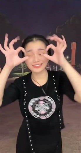 Fengbao's Finger Dance Missing You in the Valley Song Cover Emotional Finger Tutting Performance