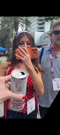 Watch David Dobrik and his assistant at this expo #daviddobrik #expo #wavers